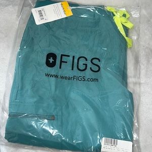 BRAND NEW FIGS YOLA SIZE SMALL TALL